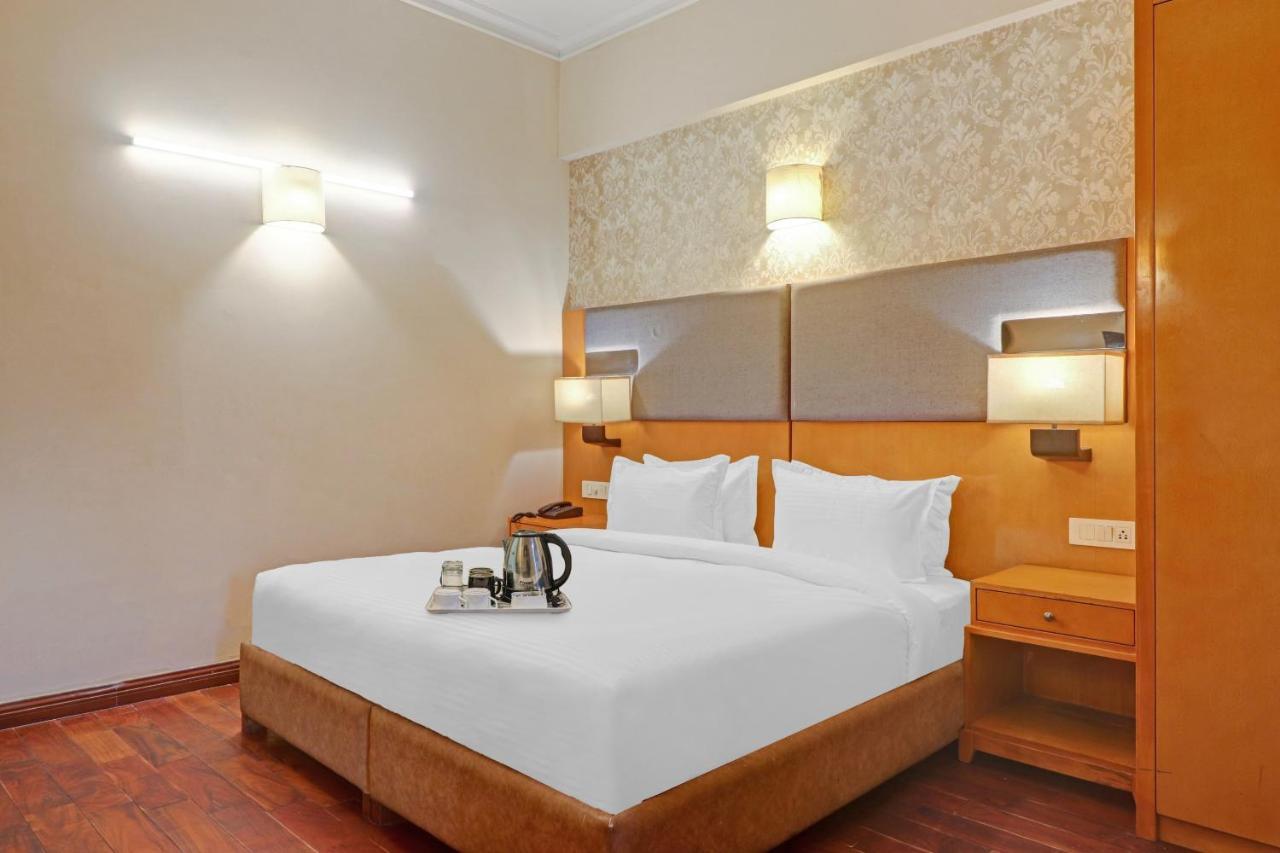 Oyo Townhouse 934 L'Elegant Hotel & Banquetby Ace Manor Ghaziabad Dış mekan fotoğraf